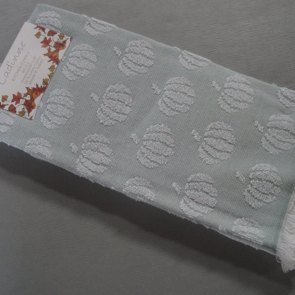 LADINNE SET OF 2 KITCHEN TOWELS HALLOWEEN MOTIF FRINGE 20 X 30 NIP